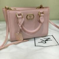 ราคา กระเป๋าสะพายข้าง lyn สีชมพูของแท้ 100% ค่ะ (6601329896)