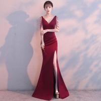 ราคา ชุดราตรียาวสีแดง แขนแต่งลูกปัด กระโปรงยาวทรงหางปลา แนวเรียบหรู สวยดูแพง ใส่ออกงานราตรี งานแต่งงานกลางคืน ชุดงานประกวด... (19249148815)