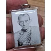 ราคา รูปถ่ายหลวงพ่อกวย ครี่งองค์ หลังยันต์แปดทิศ ปี 56 (52505255594)