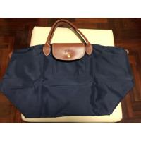 ราคา กระเป๋า Longchamp มือสอง สีกรมท่า หูสั้น size M สภาพดี (992487755)