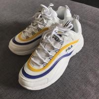 ราคา Fila Ray สภาพมือ1 สอบถามเพิ่มได้ค่ะ (3741973019)