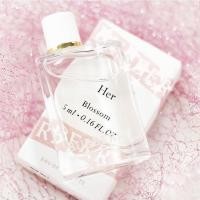 ราคา น้ำหอมแนวกลิ่น Floral Her Blossom Eau De Toilette ขนาด 5ml. (25335650517)