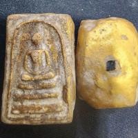 ราคา พระสมเด็จเนื้อชิน (ฝังเหล็กไหลสองอัน) ติดเม็ดพระธาตุ กรุดอยไซ (29187068905)