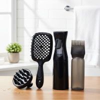 ราคา ชุดดูแลเส้นผม HairPro 4 ชิ้น ประกอบด้วย แปรงหนังศีรษะแบบระบายอากาศ หวีนวด สเปรย์และขวดย้อมราก สําหรับใช้ที่บ้านหรือร้านเสริมสวย (49501007679)