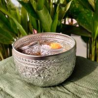 ราคา ขันเงิน ชุดขันสงกรานต์ 1 ชุด 3 ใบ ใบใหญ่ 22 ซม. 1 ใบ , ใบเล็ก 8 ซม. 2 ใบ ขันน้ำลายไทย ใบใหญ่ (26324984074)