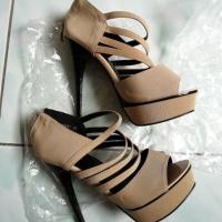 ราคา รองเท้าส้นสูง​ สีครีม หรือ สีน้ำตาลอ่อน สูง 5 นิ้ว (1114090409)