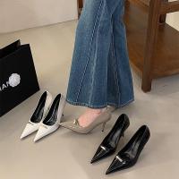 ราคา แฟชั่นผู้หญิงรองเท้ารองเท้าส้นสูงสีดําผู้หญิง 2026 Classy Celebrity Royal Sister สไตล์เซ็กซี่เกาหลีรุ่น Professional Letter โลหะตกแต่งหัวเข็มขัด (49054153706)