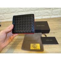 ราคา กระเป๋าสตางค์ ใบสั้น Bottega Veneta ผู้ชาย ของแท้ 100% มือ 1 ของใหม่ สีทูโทน ดำ-แดง (24171428678)