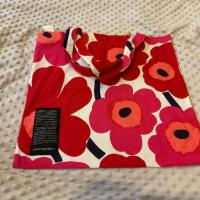 ราคา Marimekko tote bag ดอกแดง ป้ายดำ (4411605028)