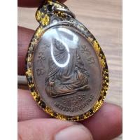 ราคา เหรียญไข่นั่งเต็มองค์ถือประคำ หลวงพ่ออุตตมะ วัดวังก์วิเวการาม จ.กาญจนบุรี เนื้องทองแดง พร้อมเลี่ยม (24746432223)