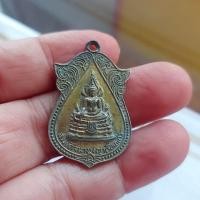 ราคา พระบูชา พระพุทธชินราช จ.พิษณุโลก รุ่นหลังพานพระศรี คล้องสร้อยสังวาลย์ประดับพลอยสวยงาม มีเลขโค๊ตที่ซุ้มและฐานเลข (24460809840)