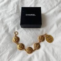 ราคา Chanel Vintage Gold Coin Bracelet (7414381480)