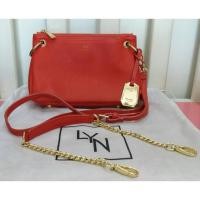 ราคา ส่งต่อ lyn acasia purse สีแดงส้ม (231039533)