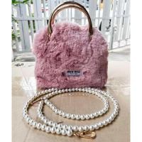 ราคา มาเพิ่มคร้าา ♥️♥️ราคาน่ารัก MIU MIU Fluffy Blush Pouch กระเป๋าใส่เครื่องสำอางแบบมีซิปสุดน่ารัก ขนาดกำลังดี (22447020702)