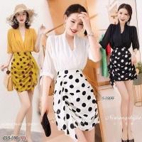ราคา เซ็ต2ชิ้น เสื้อคอวีป้ายจับจีบสีพื้น+กระโปรงสั้นลายจุด (7354372460)