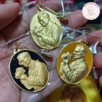 ราคา เหรียญในหลวงทรงกล้อง+เ ข็ มที่ระลึก สำนักนายกฯจัดสร้าง ปี 2542 เลือกสีได้ *พร้อมกล่องเดิม* (29086226795)