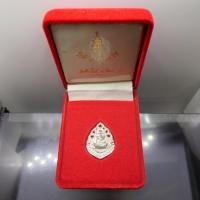 ราคา เหรียญหล่อฉลุ หลวงปู่ทวด วัดช้างให้ จ.ปัตตานี ปี2537 เนื้อเงิน รุ่นเจ้าฟ้าเพชรรัตน์ พร้อมกล่องเดิม (26528542067)
