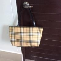 ราคา Burberry มือสองของแท้ค่ะ. ช้อปปิ้งค่ะ สภาพดีค่ะ (1525334051)