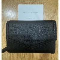 ราคา CHARLES & KEITH มือ2 กระเป๋าสตางค์ใบสั้น ของแท้จากช็อป100% (28077333076)