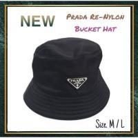 ราคา [สอบถามก่อนกดซื้อ]​ แท้​ New Prada Re-Nylon Bucket Hat สีดำ (11785426256)