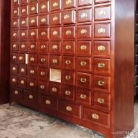 ราคา แพทย์แผนจีนย้อนยุคหนาตู้ยี่ห้อโรงงานขายตรงร้านขายยาประหยัดไม้เนื้อแข็งตู้ยาจีนโบราณ 100 คลินิก (55555605925)