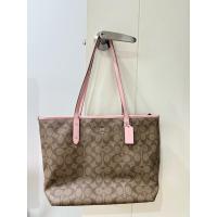 ราคา Used!! กระเป๋า COACH SIGNATURE COATED CANVAS CITY ZIP TOTE SHOULDER BAG มีซิปบน ลาย C ขอบชมบลัช (แท้ 100%) (26464660786)