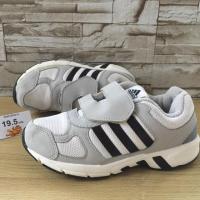 ราคา Adidas รุ่นใหม่ สีเทา ขนาด 19.5cm (รองเท้าเด็กมือสองแบรนด์แท้) (1485051628)