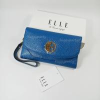 ราคา ELLE กระเป๋าสตางค์ผู้หญิงใบยาว สามพับ สีน้ำเงินอมฟ้า หนังลาย โลโก้สีทอง มีสายคล้องมือ ของใหม่ ของแท้100% (24703212568)