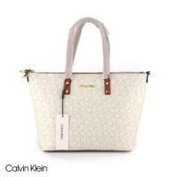 ราคา Calvin Klein กระเป๋าถือ+สะพายข้างหนังเรียบ สายยาว สกรีนอักษรCKสีIvory ของแท้100% New! (23845350778)