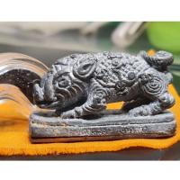 ราคา พญา หมู พลิกแผ่นดิน รุ่น 2 เนื้อตะกั่วขอมพันปี หลวงปู่กาหลง เขี้ยวแก้ว (16184266528)