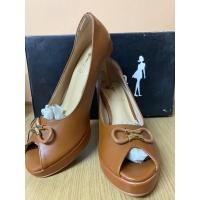 ราคา [ราคา 79]รองเท้าส้นสูงแบรนด์แท้ [orella] สีน้ำตาลไซส์ 36 ส้นสูง 3 นิ้วค่ะ (8866792012)