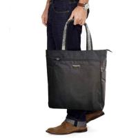 ราคา กระเป๋าถือ+สะพายข้างมือสองแบรนด์ VALENTINO ROSSA งานผ้าสีดำแต่งจุด สวยสีสดสภาพดำ หัวซิปหนังสีดำ สายโลโก้VALENTINO ROSSA (4642064926)