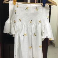 ราคา โละตู้!!! เสื้อปาดไหล่สีขาว ปักลายดอกไม้สีเหลือง น่ารักมากๆเลย ตัวนี้ซื้อมาไม่มีโอกาสได้ใส่เลย (747191088)