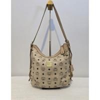 ราคา MCM Beige Visetos Coated Canvas and Leather Hobo มือสอง ของแท้ (25976729855)