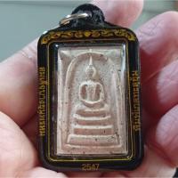 ราคา สมเด็จบางขุนพรหม พิมพ์เกศทะลุซุ้ม ปี2547 ผสมผงมวลสารเก่า พิมพ์กรรมการโรยผงพระกรุบางขุนพรหม เสกในไตรมาส(3เดือน) (43117066061)