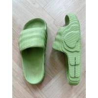 ราคา แท้ % ส่งฟรี! Adidas รองเท้าแตะ Adilette 22 [6 UK] มือสอง สภาพนางฟ้า (20591645823)