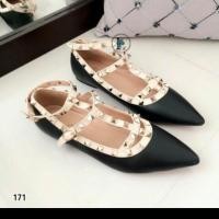 ราคา รองเท้าสไตล์ valentino สีดำ (122651064)