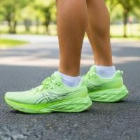 ราคา Asics Novablast 4 มือสองสภาพดีมาก รองเท้าวิ่งมือสอง รองเท้ามือสองไซส์ใหญ่ รองเท้ากีฬาไซส์ใหญ่ รองเท้านีออน (56002037005)