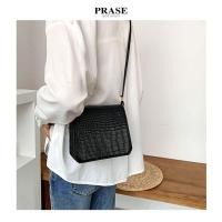 ราคา (พร้อมส่ง) กระเป๋าสะพายข้าง สะพายไหล่ “สีดำ (Black)” ทรงสี่เหลี่ยม ลายหนังจระเข้เทียม เรียบ หรู ดูดี สไตล์เกาหลี (7741107716)