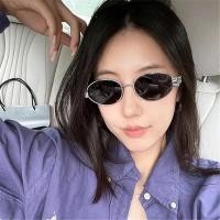 ราคา Y2k โลหะขนาดเล็กรูปไข่แฟชั่นแว่นตากันแดด Tik Tok แนวโน้มแว่นตากลางแจ้ง Anti UV400 Sun Protection Hip Hop Vintage คลาสสิก Shades สําหรับ Me Aesthetic Original ผู้หญิง (24785363647)