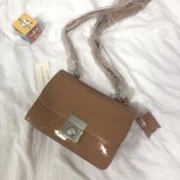 ราคา ส่งต่อกระเป๋าสะพาย สีส้มน้ำตาล (17956209440)