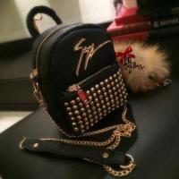 ราคา กระเป๋าหนังพียูนิ่มตอกอะไหล่หมุดทองเหลือง (975349)