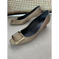 ราคา Used in good conds ROGER VIVIER Decolleté Belle Vivier Pumps Size 37 (27059135210)
