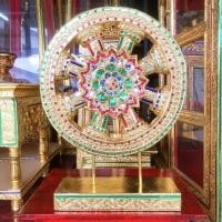 ราคา ธรรมจักร ธรรมจักรไม้แกะสลัก ติดกระจก สีทอง ขนาด 12" ธรรมจักรแปดซี่ ธรรมจักรไม้ ธรรมจักรแบบมีขาตั้ง ตกแต่ง ทำพุ่มกฐิน (10220393931)