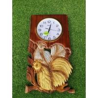 ราคา นาฬิกาไม้สัก นาฬิกาแกะสลักรูปไก่คู่ เงิน ทองแบบแขวนติดผนัง ขนาด12*23นิ้ว โดยประมาณ (6392102675)