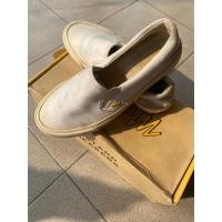 ราคา Mustard Slip On รุ่นแรก มือสอง❗️size 39 (22236380128)