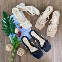 ราคา รองเท้าส้นสูงหนีบหน้า สีดำ used! size36 (3559398605)