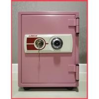 ราคา ถูกที่สุดตู้เซฟ สีชมพู Leeco NBES-8 ยี่ห้อลีโก้ นน 25กก. ขนาดภายนอก 33.6x36.8x44 cm. (กxลxส) น้ำหนัก25กก (9117077412)