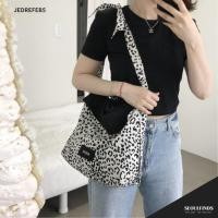 ราคา [JEDREFEB5] Leopard Reverse Bag – สีขาว (41824036516)