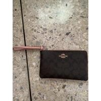 ราคา คล้องมือcoachลาย c 1 ซิป L ของแท้ (17851990152)